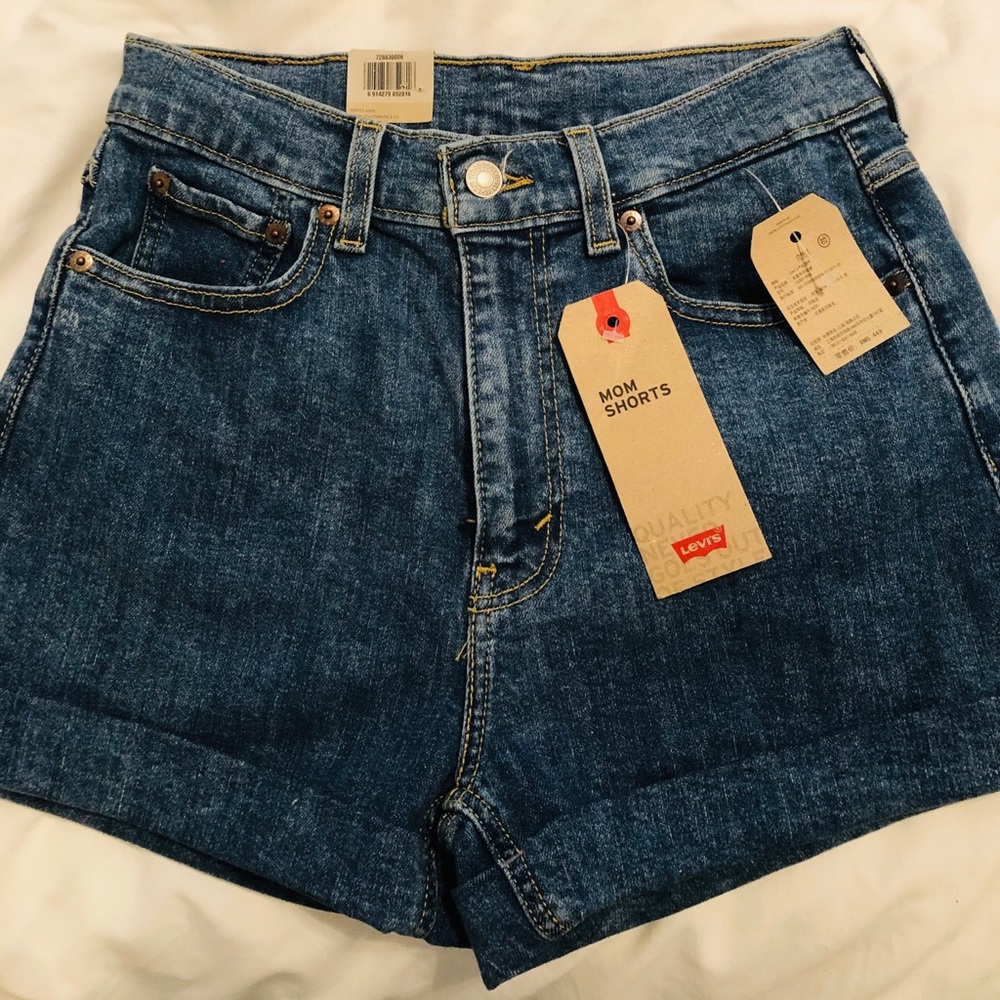 LEVI’S MOM SHORTS